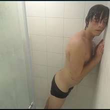 WETColours: Ross Shower with a Black Longsleeve T-shirt after the Gym