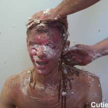 Cutiepied-production: Yannis 4 : Face Pushed into Pies