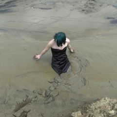 jilly: My 1st mud video of the season! Dress+Stockings=yay! :D
