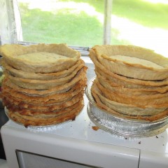 JD and Messy Andi: Recipe for pie crust for throwing pies?