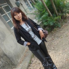 mwetm2012: Girls clothed for bath in leather