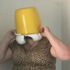 Bigpiefan1979: Messy Dressy CD has fun with a Foamy Bucket