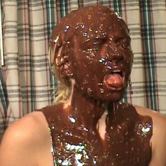 Anglefan.com: Danielle Trixie pied and slimed on a bed