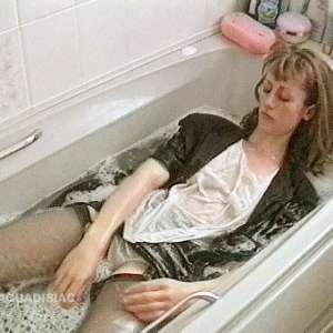 katew: Maree baths in her business suit