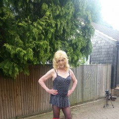 sploshfet: Mandy sploshes Trannie Rosie Shine