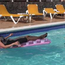 LisaMoomin: I teach Emily and Nadia to become poolside waitresses.