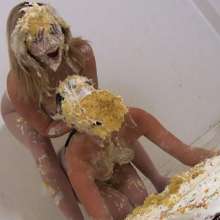 Messygirl: Naughty Cake Play!