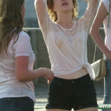 Alik: Sexy fountain girls