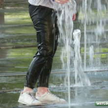 Alik: Sexy fountain girls