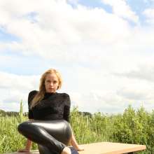 eileenvogel: Eileen in leather leggings and heels in friesland