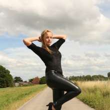 eileenvogel: Eileen in leather leggings and heels in friesland
