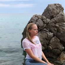 eileenvogel: Eileen in legging and Adidas shirt in Croatia