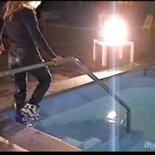 wamtec: Jeans Girls Have Fun in the Pool