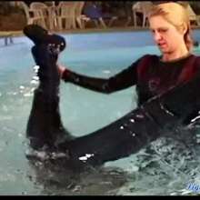 wamtec: Jeans Girls Have Fun in the Pool