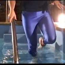wamtec: Jeans Girls Have Fun in the Pool