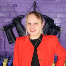 DungeonMasterOne: Maria in Jeans Vs Felicity in Skirt Suit