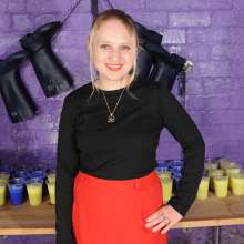 DungeonMasterOne: Maria in Jeans Vs Felicity in Skirt Suit