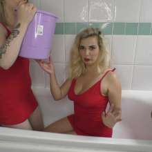 TheGungeZone: Bad Dolly and Leah's Messy Gunge Bath