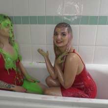 TheGungeZone: Bad Dolly and Leah's Messy Gunge Bath
