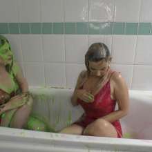 TheGungeZone: Bad Dolly and Leah's Messy Gunge Bath