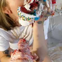 Kaydens: Kaydens' Cake Stuffed Bj Cake Sit