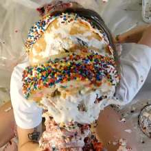 Kaydens: Kaydens' Cake Stuffed Bj Cake Sit