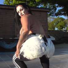 TheGungeZone: Kelli's Mega Pieing