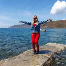Wet_look_elena: Latex Trousers in the Sea