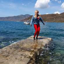 Wet_look_elena: Latex Trousers in the Sea