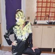 Cinqgirlracer: Rainwear Floor Pie Dive and Shower Download.