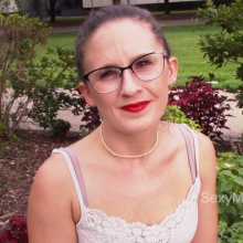 Alana SexyMessyBabes: New Babe Ruth Pied in the Park!