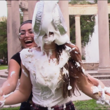 Alana SexyMessyBabes: New Babe Ruth Pied in the Park!