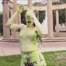 Alana SexyMessyBabes: New Babe Ruth Pied in the Park!
