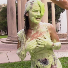 Alana SexyMessyBabes: New Babe Ruth Pied in the Park!