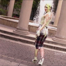 Alana SexyMessyBabes: New Babe Ruth Pied in the Park!