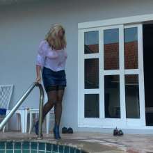 Wet_look_elena: Stockings in the Pool with Heels