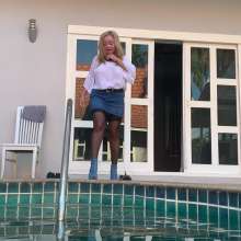 Wet_look_elena: Stockings in the Pool with Heels