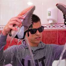Wet Live Team: Danio Bathes in Sunglasses--in the Form of a Rapper
