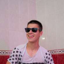 Wet Live Team: Danio Bathes in Sunglasses--in the Form of a Rapper