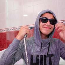 Wet Live Team: Danio Bathes in Sunglasses--in the Form of a Rapper