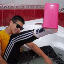 Wet Live Team: Danio Poured Buckets of Water over Himself, Shampoo!