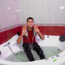 Wet Live Team: Danio's Body Shampoo and His Tracksuit!  Careful--hot