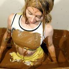 RevSlymsford: Kaydens The Muddy Cheerleader Wanks And Cums!