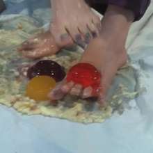 Alumi: Yuri and Sakura in "Messy Bare Feet and Crushing"