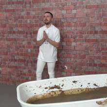 WamtasticUK: Nathan Gets Muddy in the Mineral Spa Bath