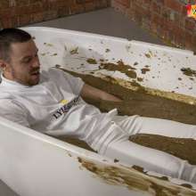 WamtasticUK: Nathan Gets Muddy in the Mineral Spa Bath