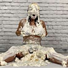 Messygirl: New Messygirl Download: Pie Time for Megan