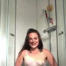 WAMfuns Messy Forfeits: Queen Peach Milkshake Shower