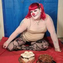 KayleeKitten: Clown cake sit