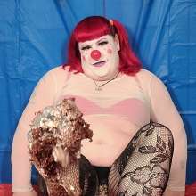 KayleeKitten: Clown cake sit